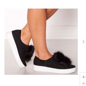 Steve Madden Furlie Pom Pom Sneakers Sz. 8